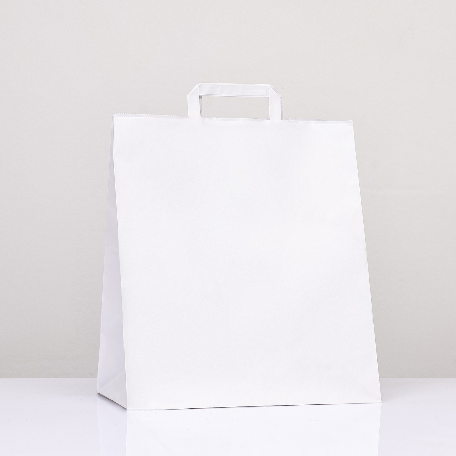 3742615 Пакет подарочный 31х34см L+* белый без печати плоская ручка (уни) Крафт
3742615 Пакет подарочный 31х34см L+* белый без печати плоская ручка (уни) Крафт