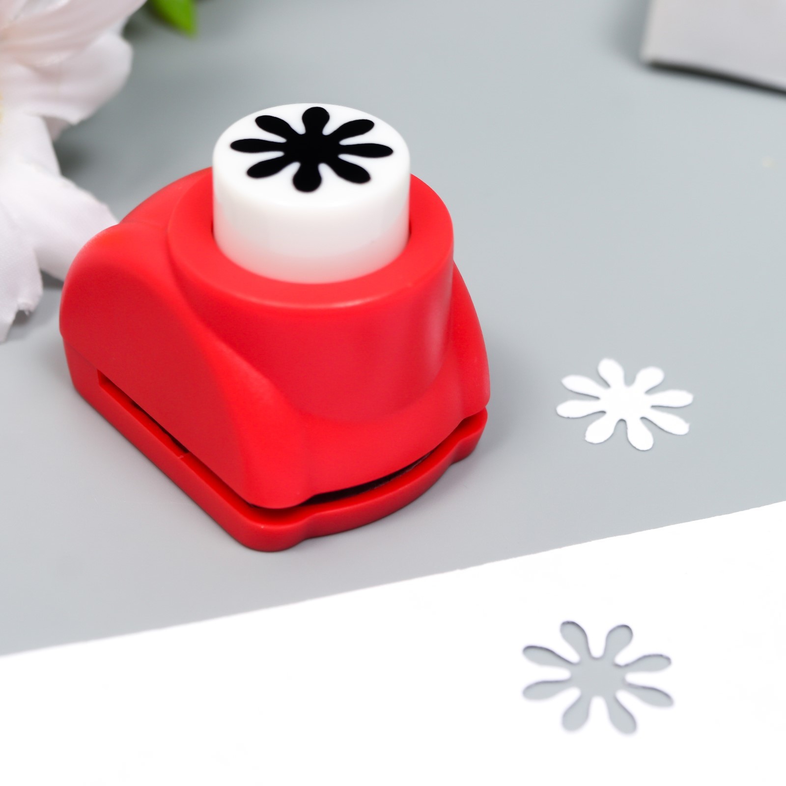 Дырокол для скрапбукинга фигурный Ромашка 15мм ассорти Арт Узор 459529 193₽