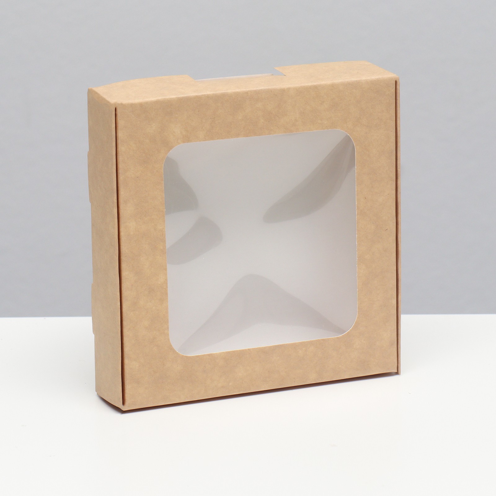 7904613 Коробка подарочная 13х13см сборная с окном крафт 45₽